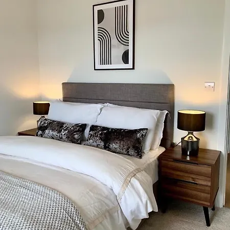 1 Bed Modern In A Converted Mill Lejlighed