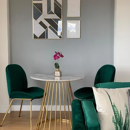 1 Bed Modern In A Converted Mill ليدز