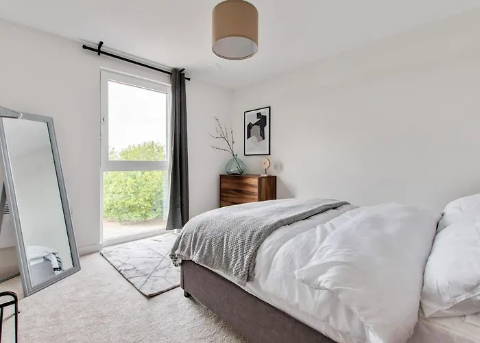 1 Bed Modern In A Converted Mill Apartment *